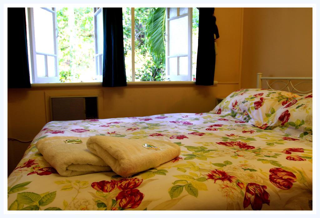 Coral Lodge Bed And Breakfast Inn Townsville Room photo